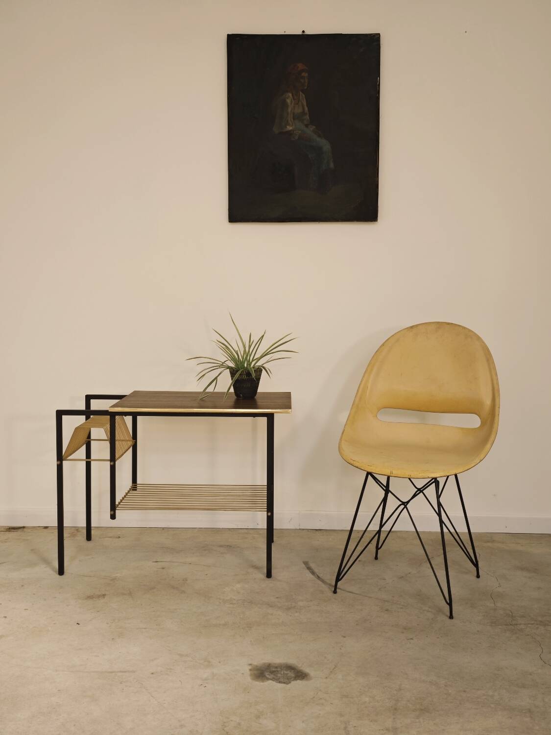 Vintage vinyl serving trolley in wood and gold metal