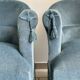 Paire de fauteuils crapauds en velours bleus