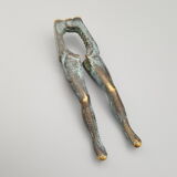 Ancien casse-noisettes en bronze jambes de femme