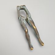 Ancien casse-noisettes en bronze jambes de femme