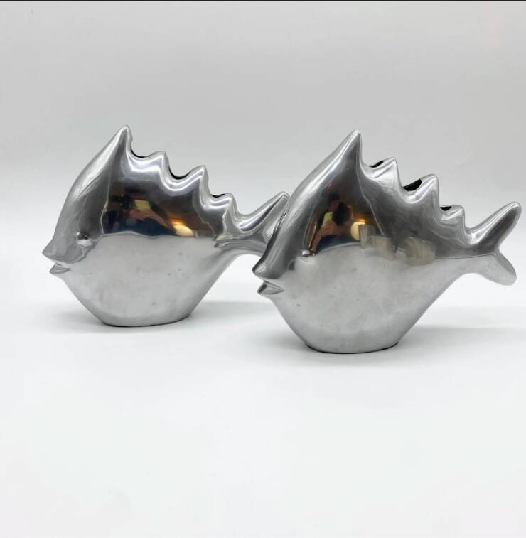 Pair of “Fish” vases / Cast aluminum – 1980s