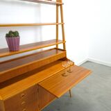 Teak fineer kast uit Zweden met lades, legplank en uitschuifbare plank