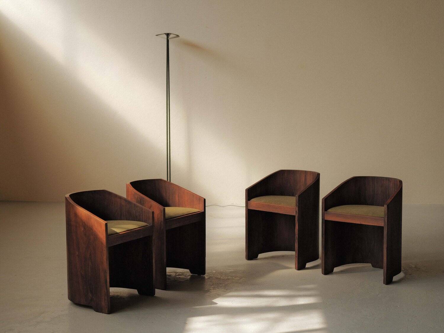 Set of 4 Art Deco armchairs in rosewood veneer, circa 1930.