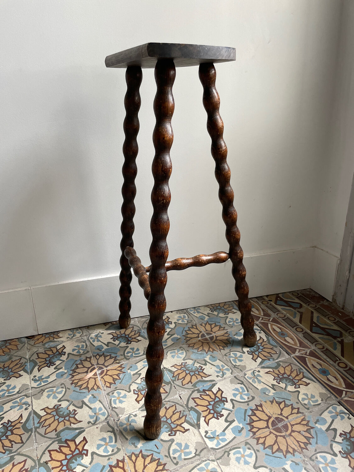 Tripod stool
