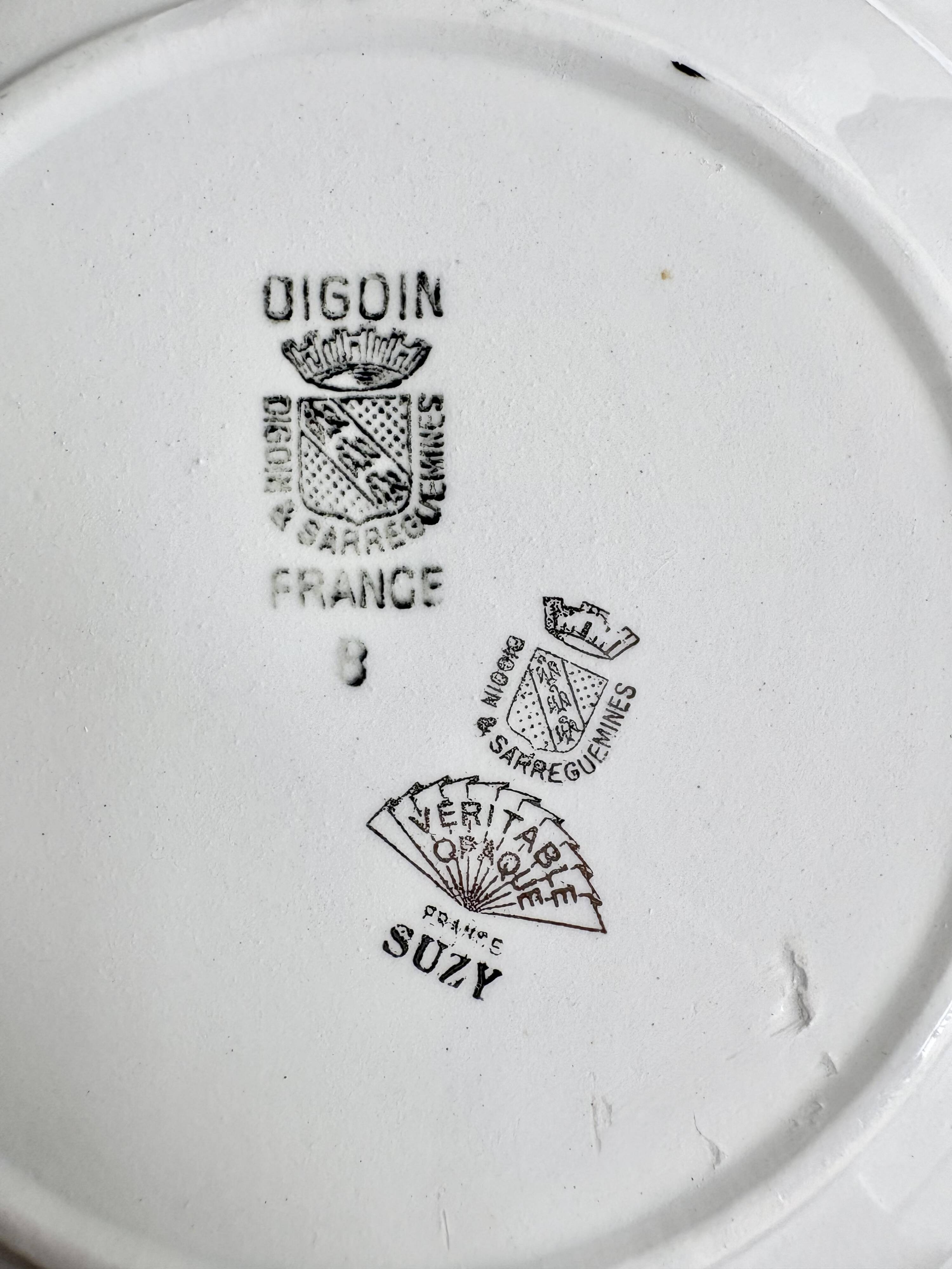 8 Digoin Sarreguemines plates
