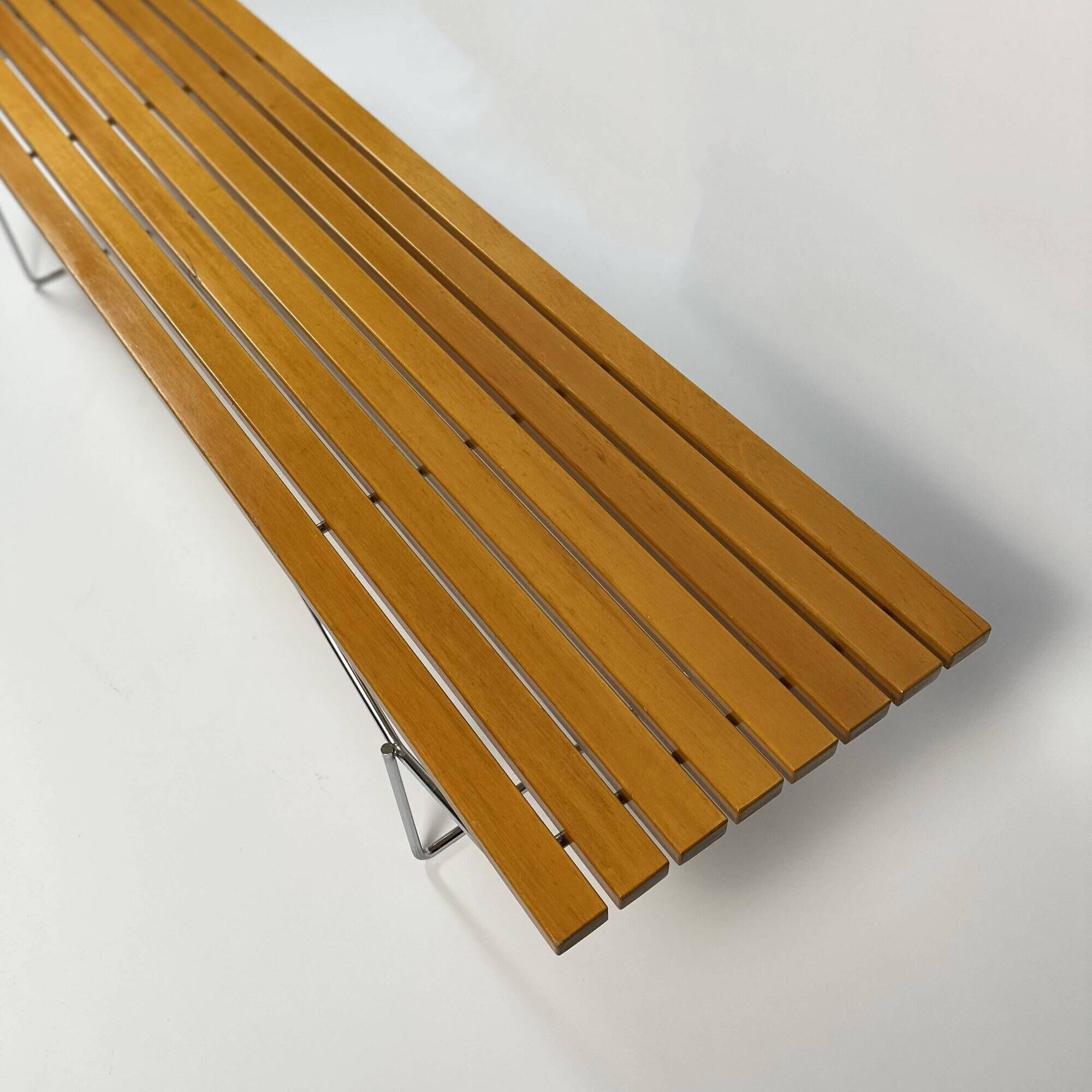 Banc Harry Bertoia pour Knoll en métal chromé et lattes en bois massif, années 60