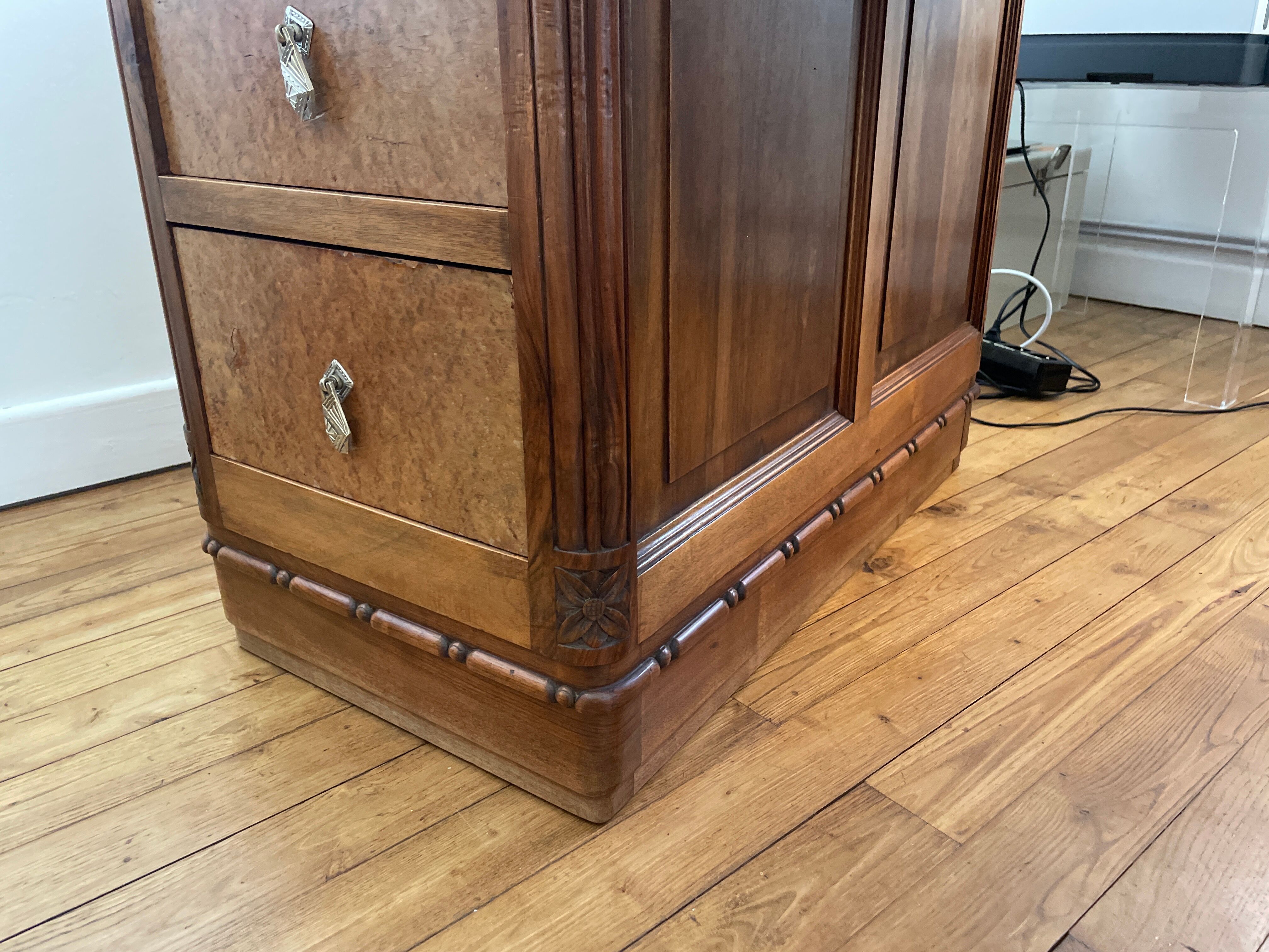 Bureau massif en noyer époque art deco