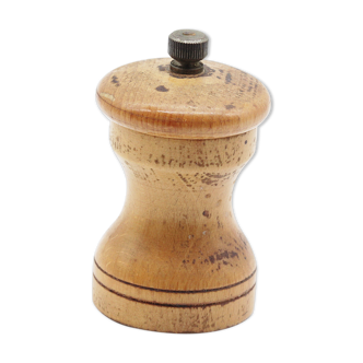 Former wooden pepper shaker