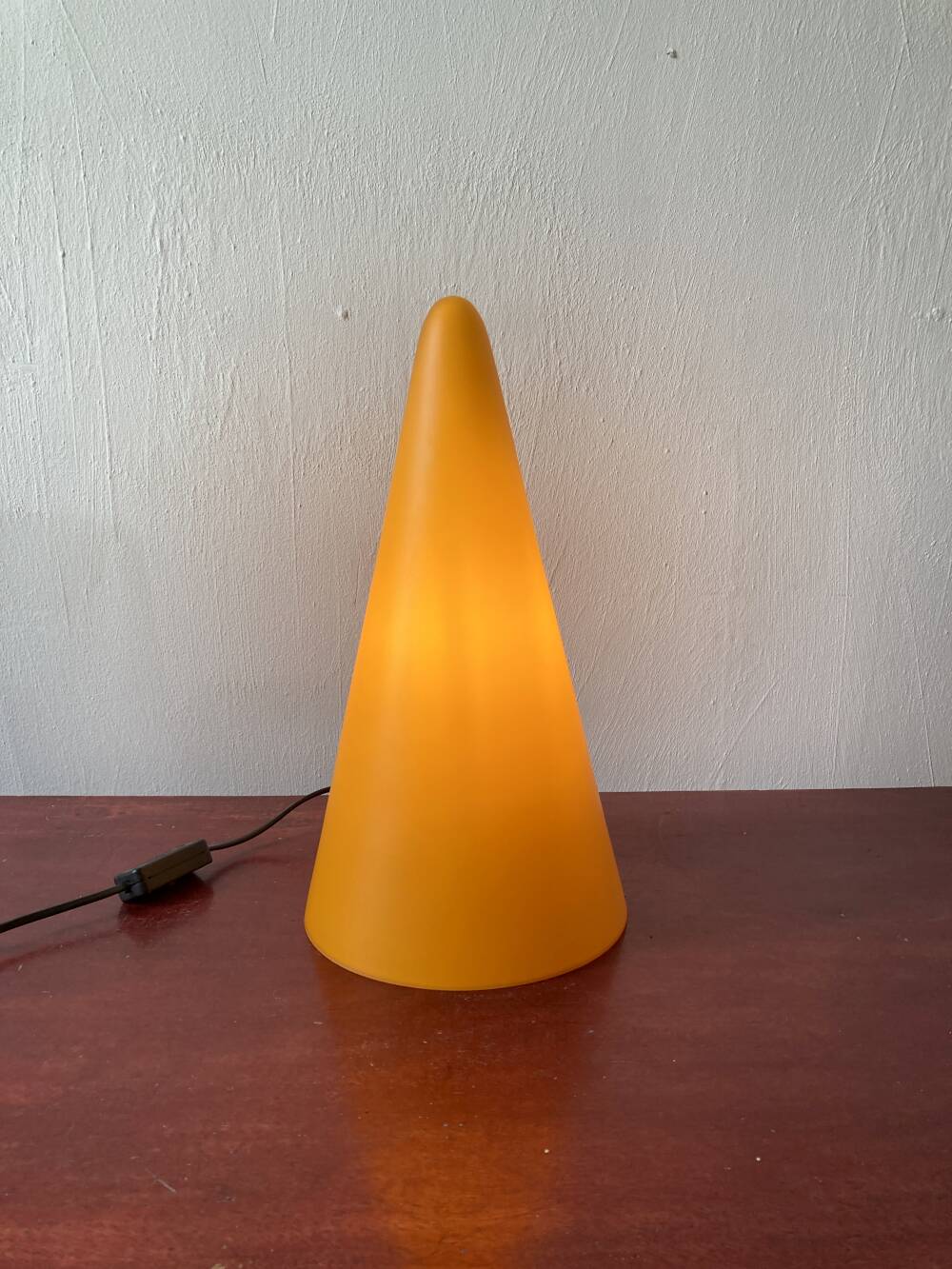 Lampe Teepee en verre Jaune orangé, années 1980-1990
