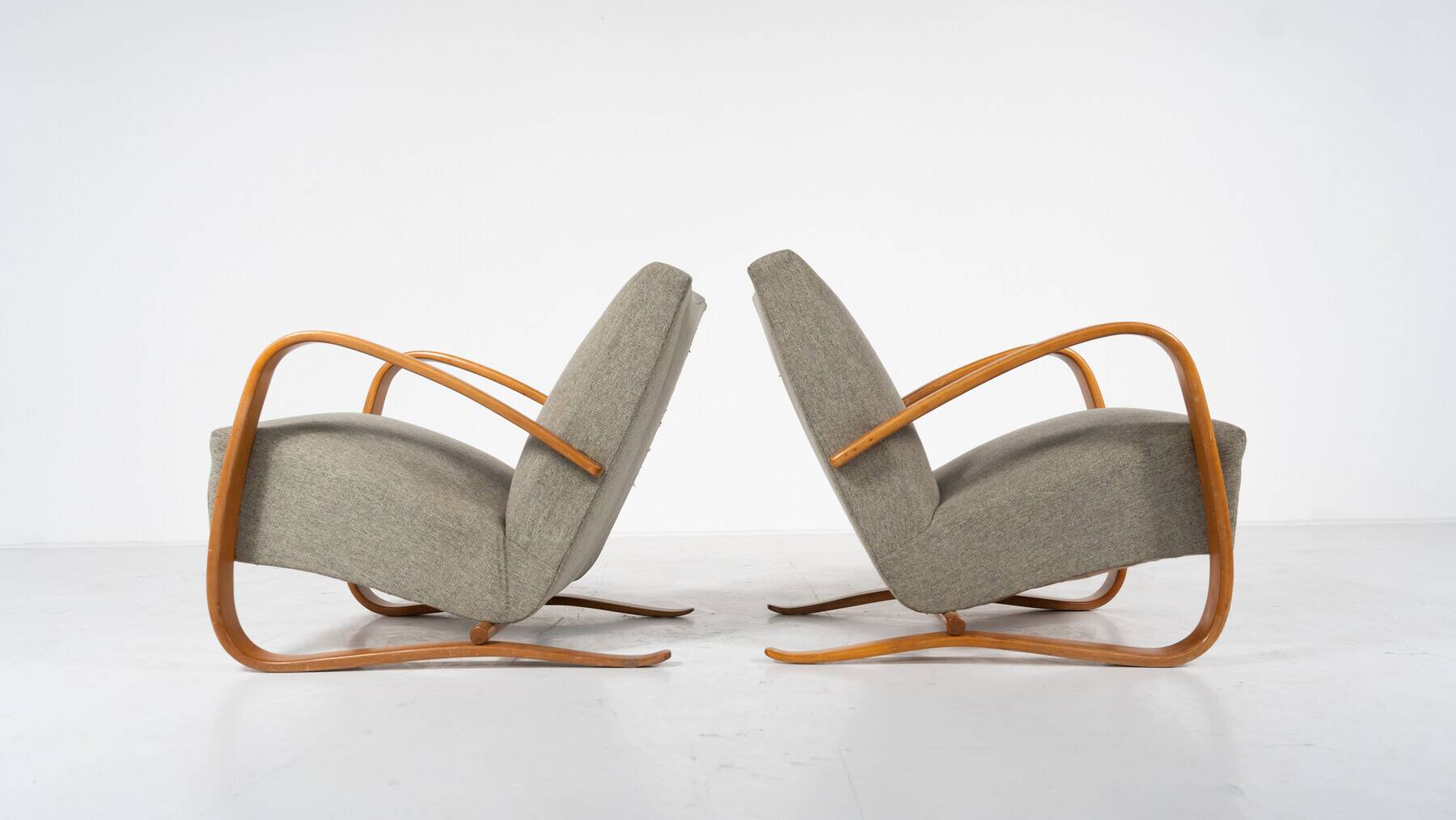 Pair of Bentwood Armchairs by Jindrich Halabala H269, Czech Republic, 1940s
