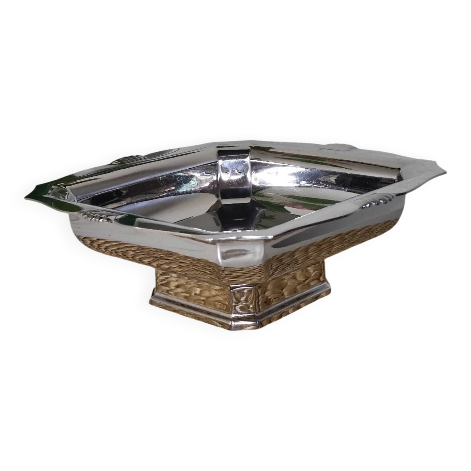 Metal fruit bowl
