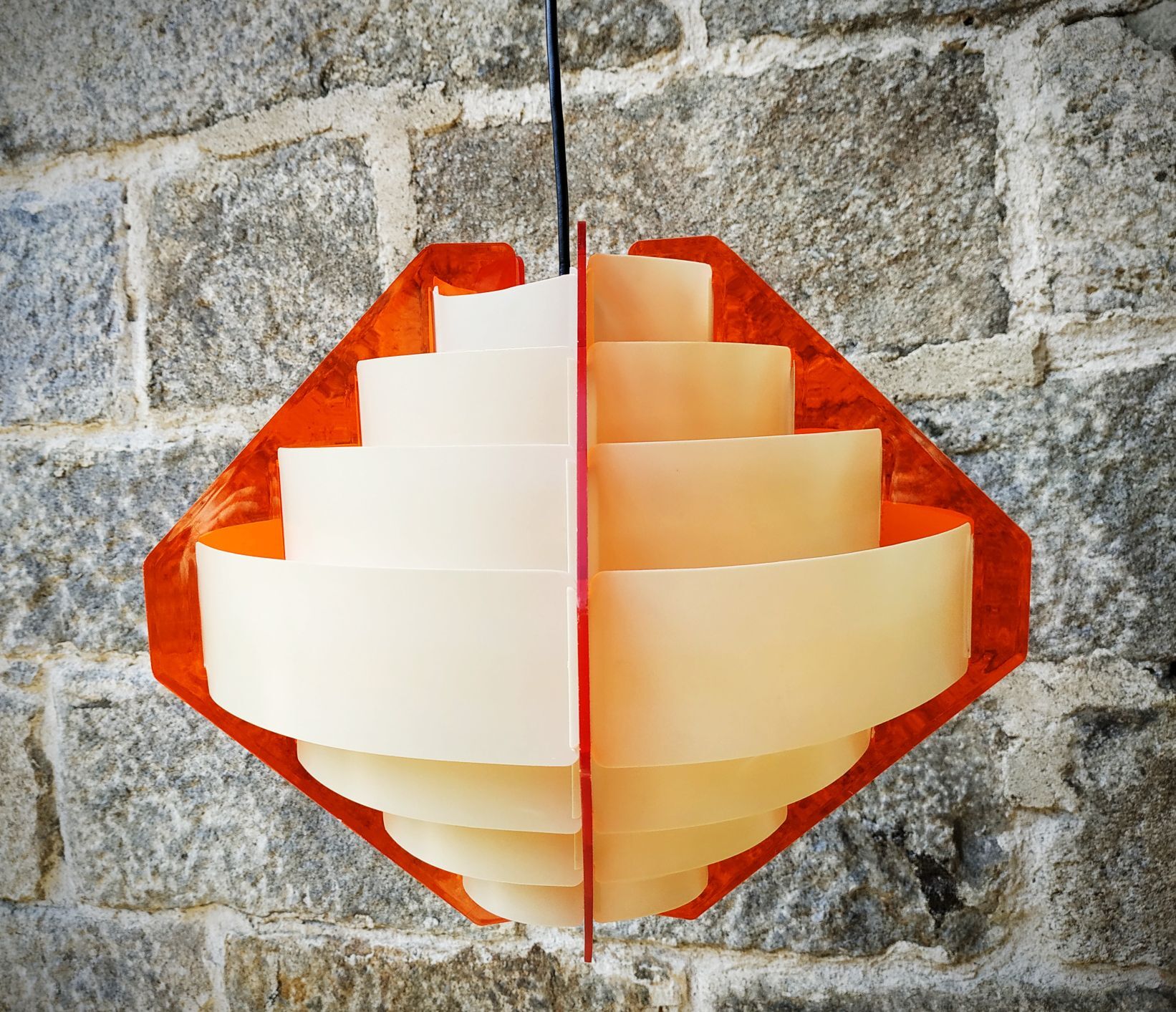 Vintage geometric suspension
