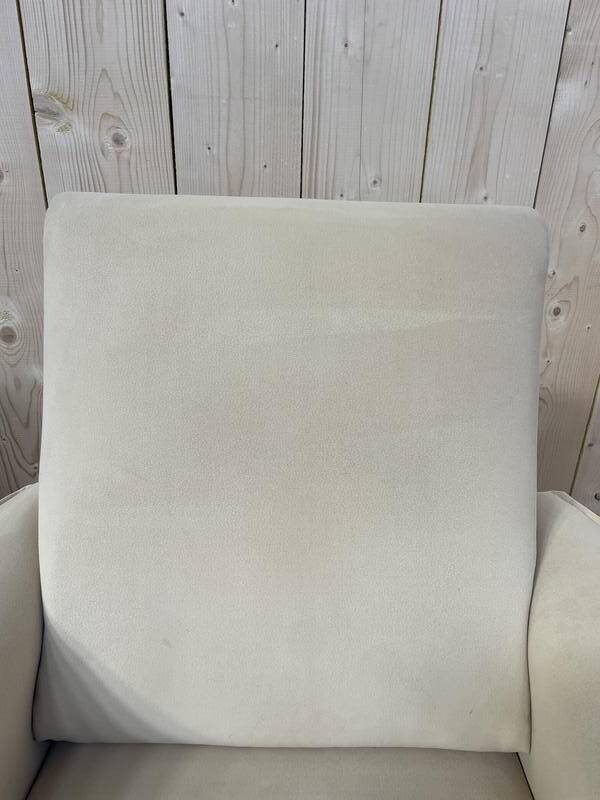 Paire de fauteuils contemporains en suédine beige