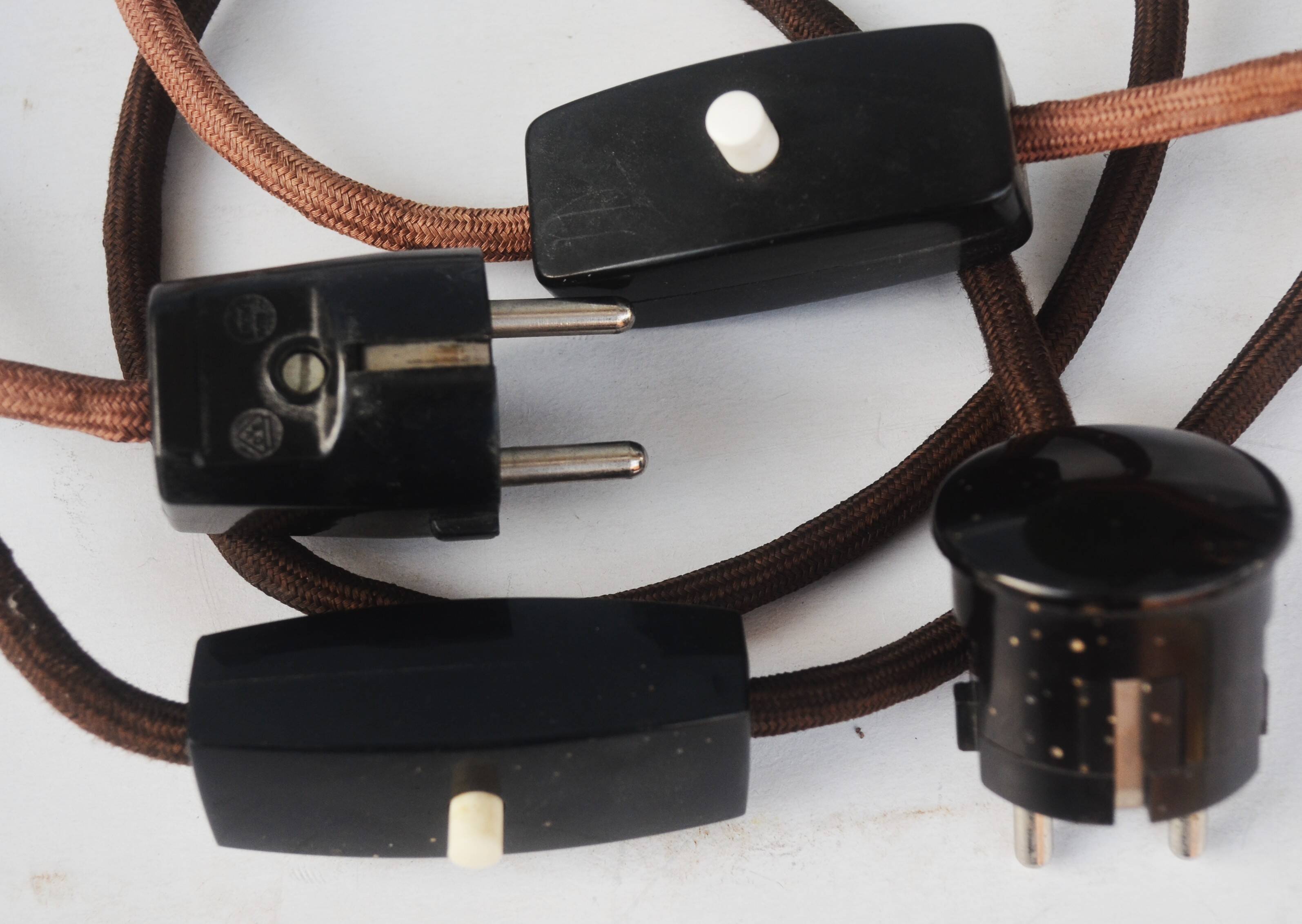 Lot of two retro-modernist lamps with natural leather lampshade