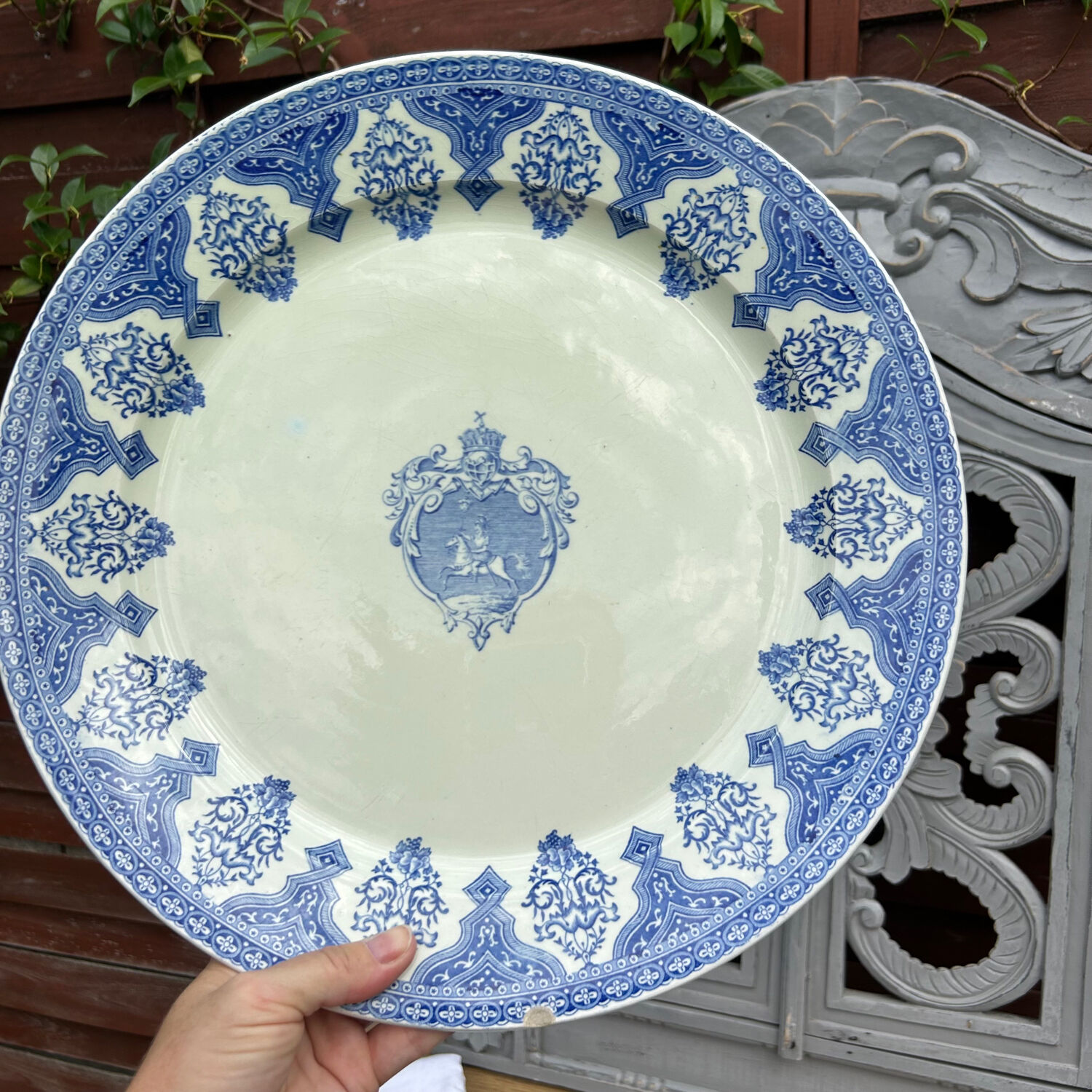 Large round dish Coat of arms Gien