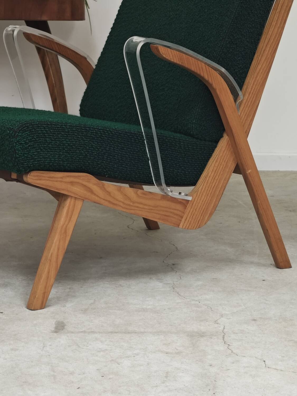 Paire de fauteuils ULUV bois et tissu vert bouclette