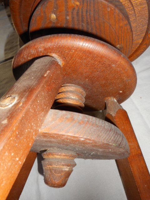 Shop stool with screw
