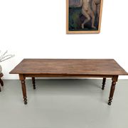 Table de ferme en noyer massif, pieds tournés, 1920