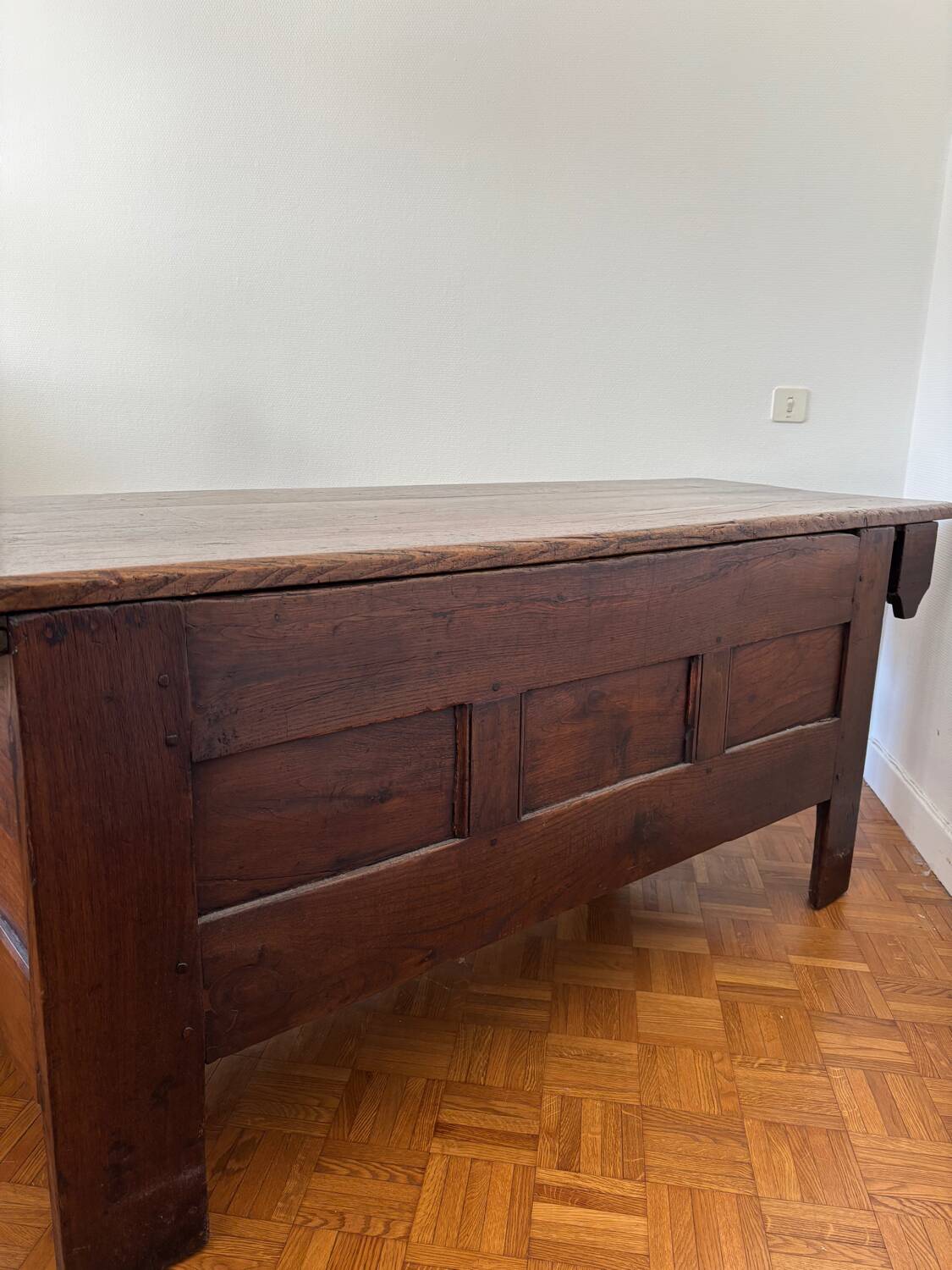 Grand coffre ancien en chêne massif – XIXe – belle patine d’origine