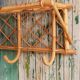 Porte-manteau mural vintage en rotin
