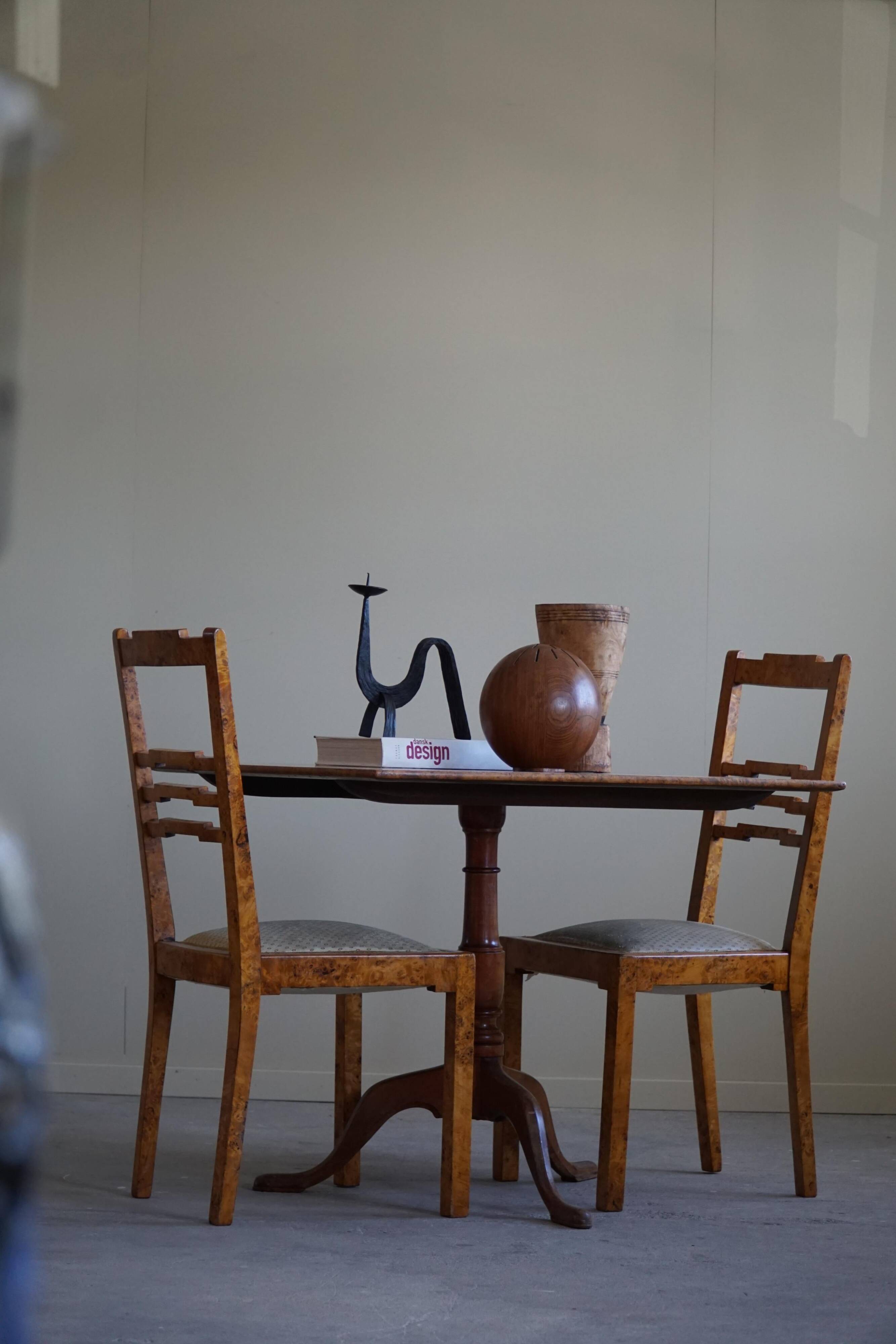 A Swedish folding table made of burl wood by Carl Hollst, Eskilstuna, 1787-1830.