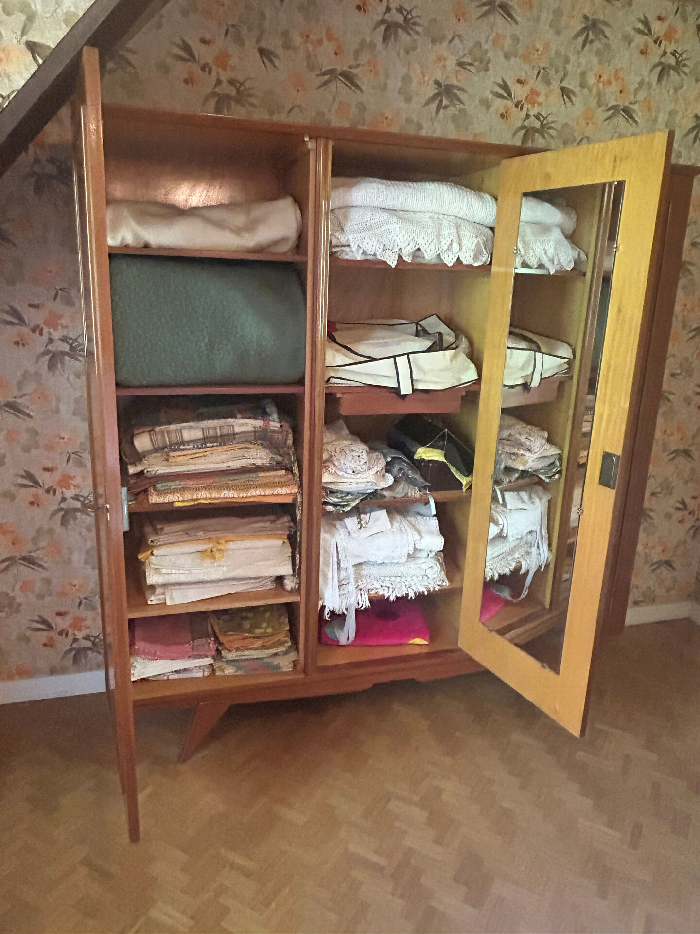 Armoire vintage acajou 3 portes