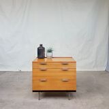 Commode par Stag, conçu par John et Sylvia Reid