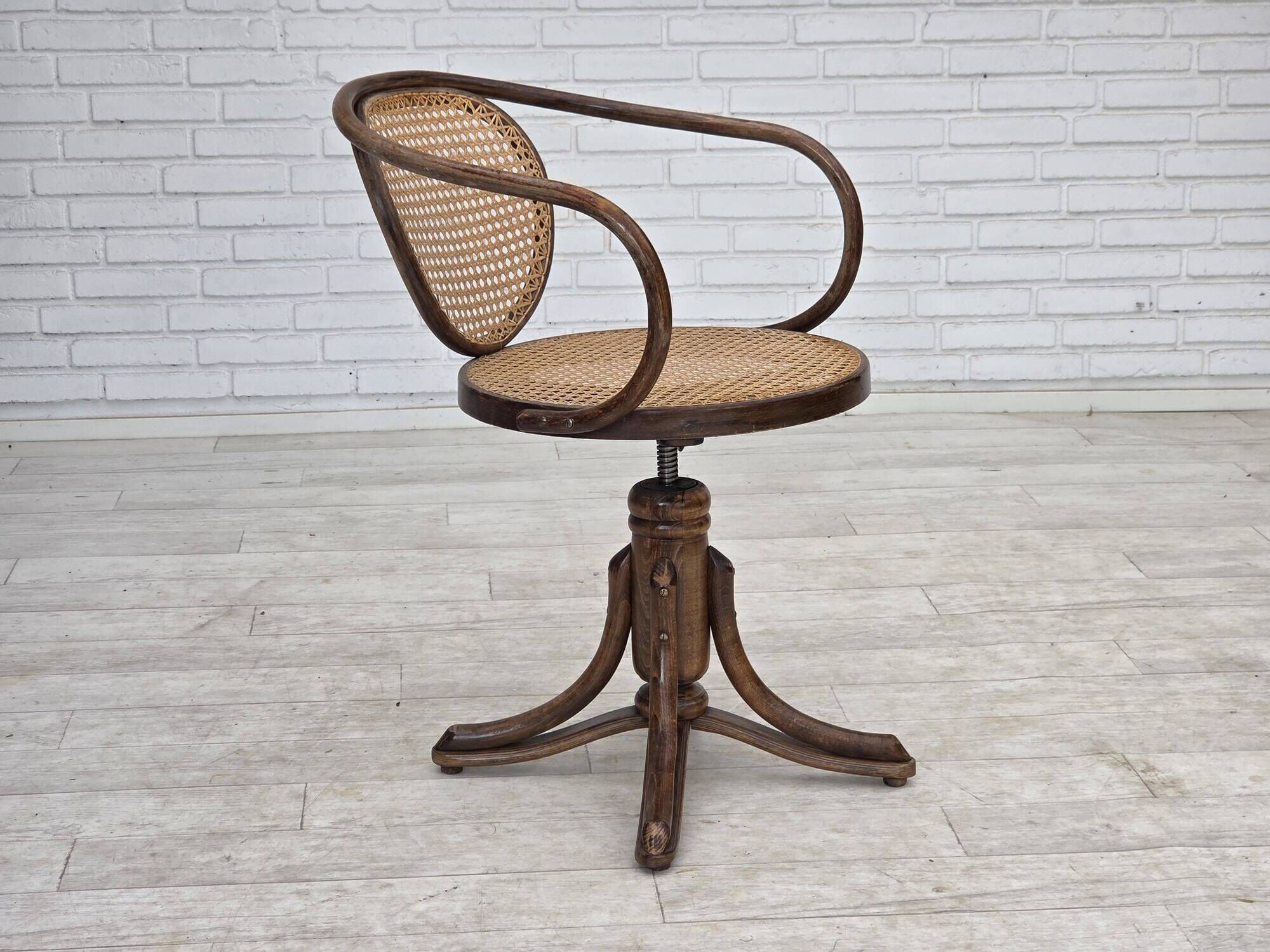 1950s, swivel armchair, bent wood, furniture mesh.