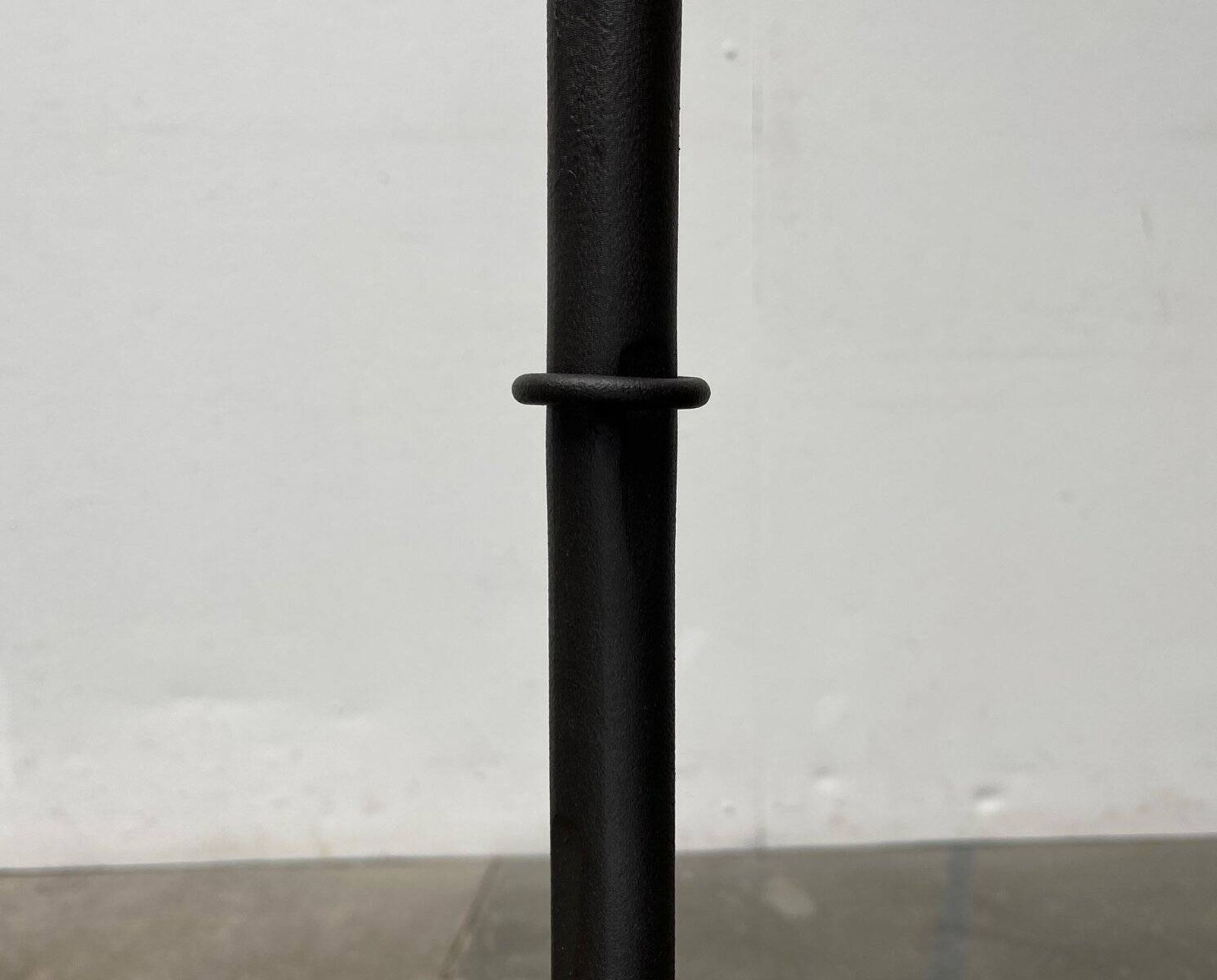 Large tripod candlestick in brutalist wrought iron, mid-century, 1960s.
