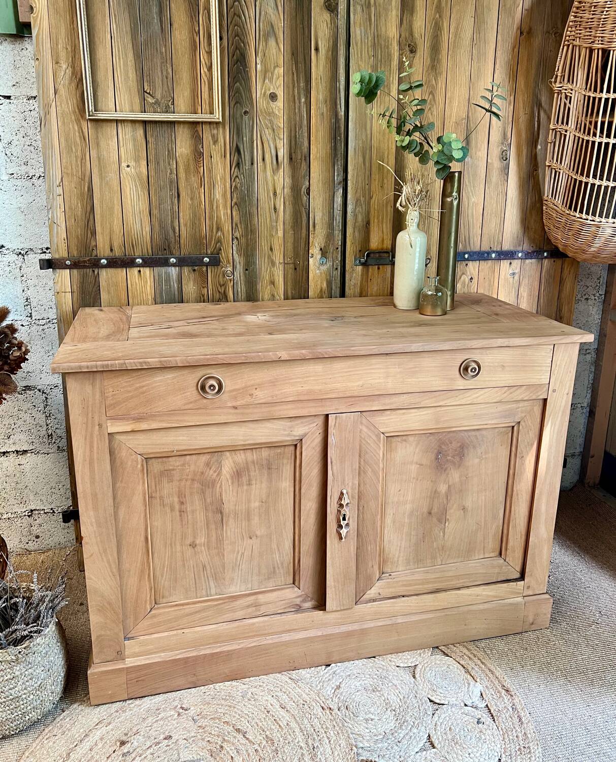 Solid wood sideboard