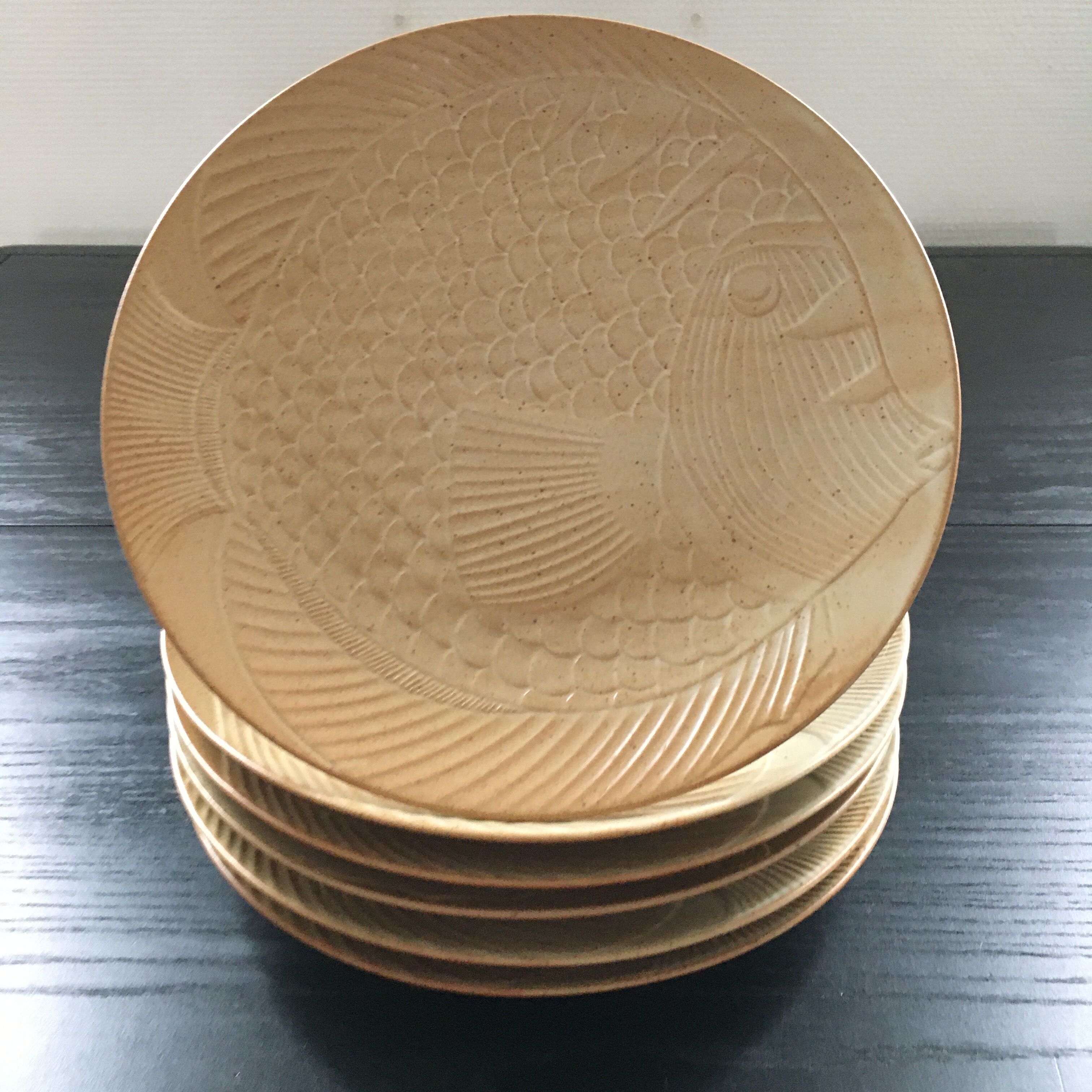 Lot of 6 fish-decorated plates.