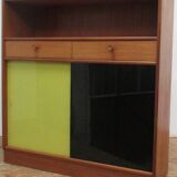 Meuble vitré jaune et noir à porte coulissantes