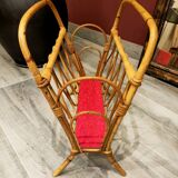 Porte revue en rotin vintage