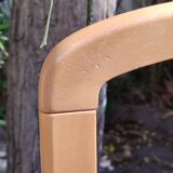 Chaises en bois et cannage
