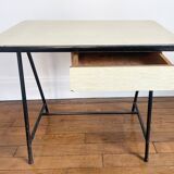 Bureau + chaise d'enfant en formica