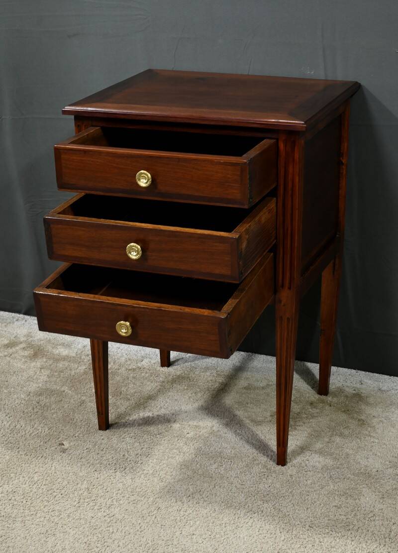 Mahogany chest of drawers, Louis XVI period – Late 18th century