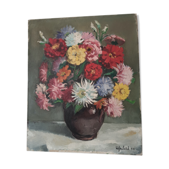 Table bouquet of vintage dahlias