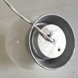 Lampe à poser en aluminium et globe opaline blanc – années 50/60