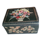 Ancienne boite noire en métal et fleurs début du siècle