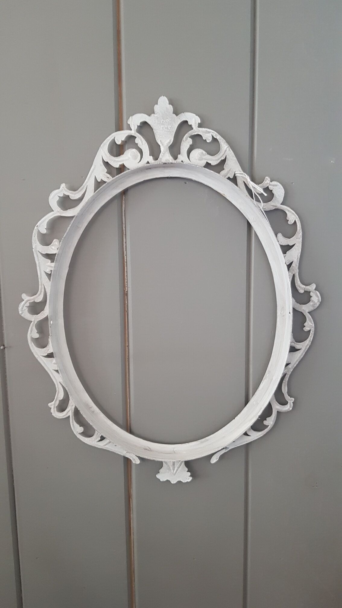 Grey patinated oval frame