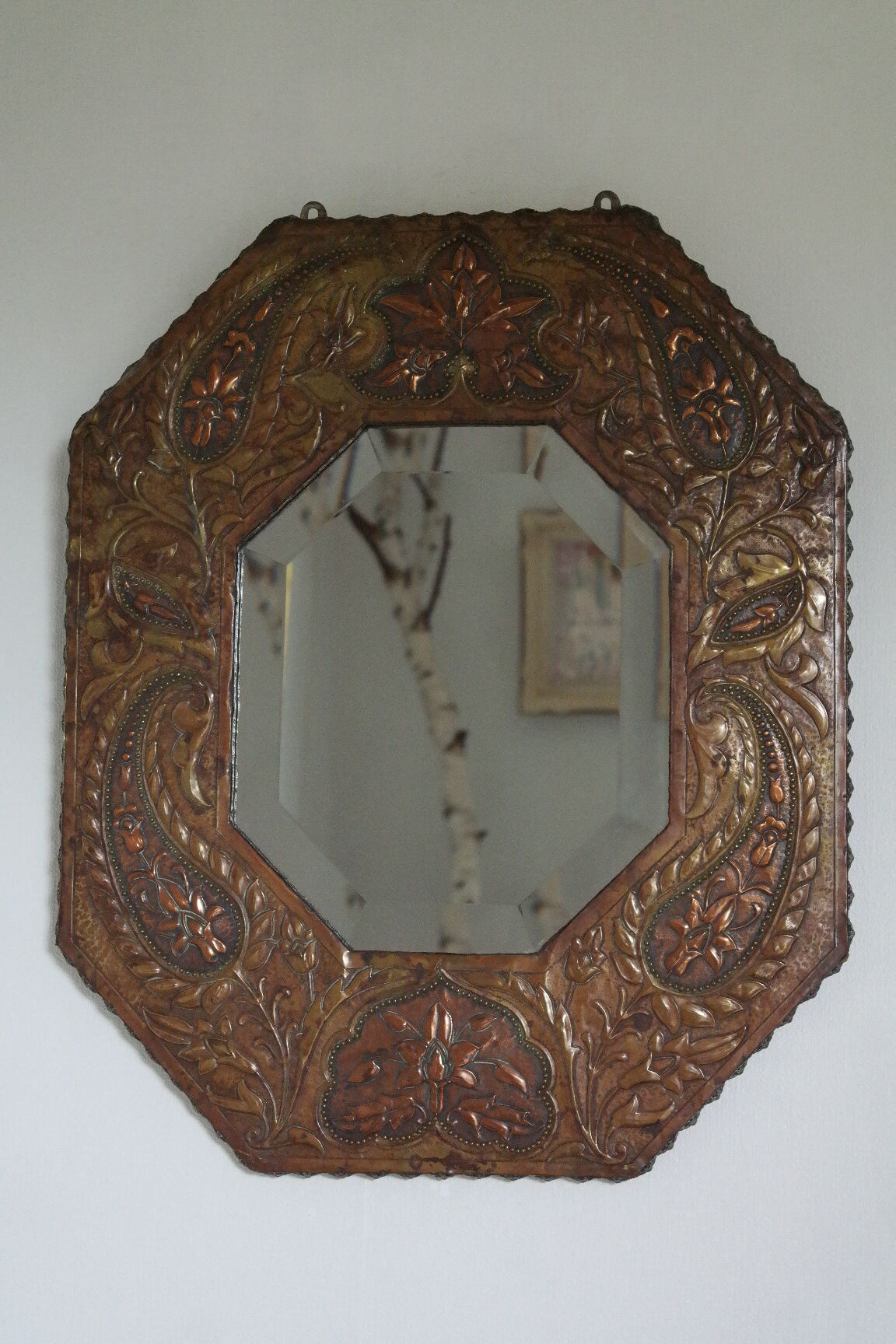 Antique bevelled artisanal mirror in repoussé copper - 54x45cm