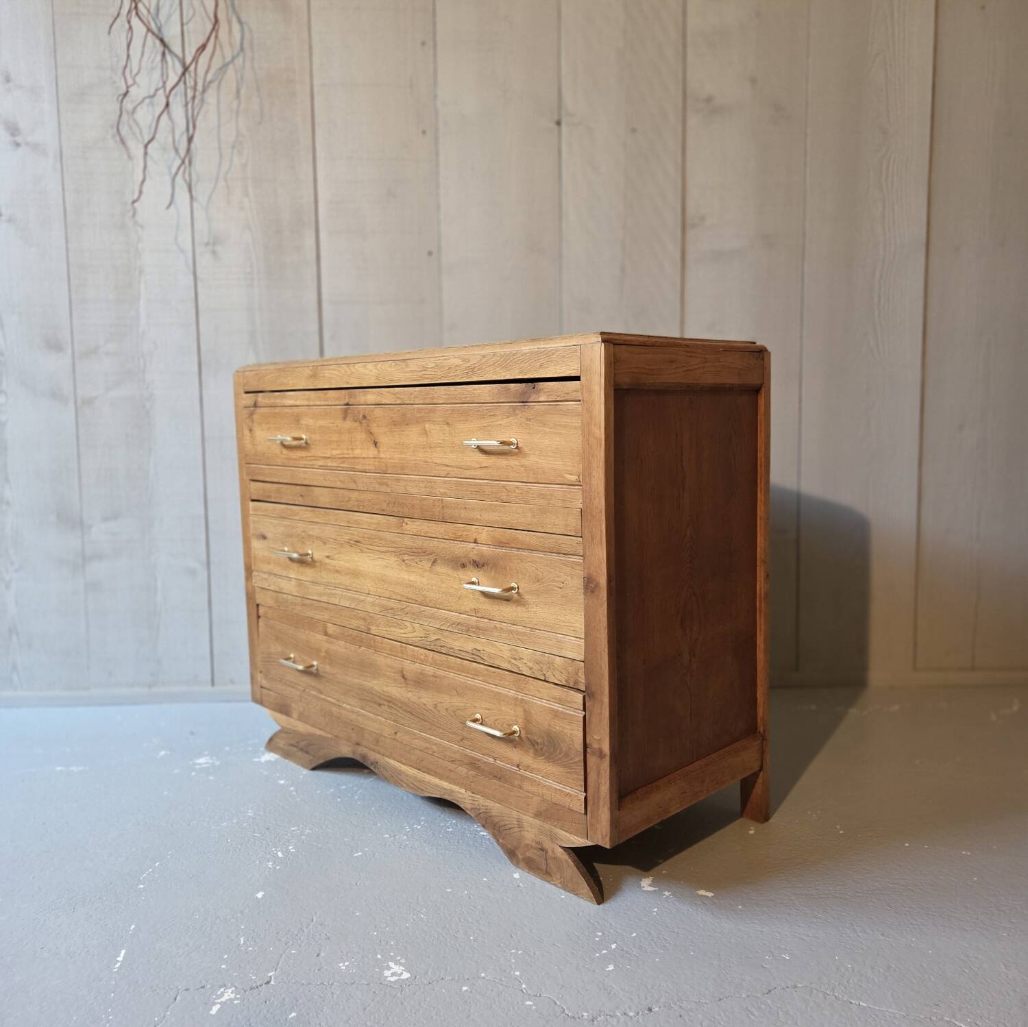 Oak chest of drawers