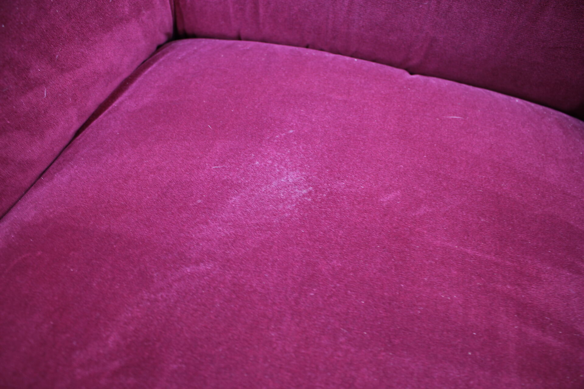 Paire de fauteuils italiens en velours années 1970