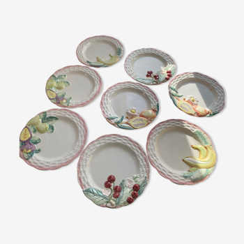 8 assiettes en barbotine