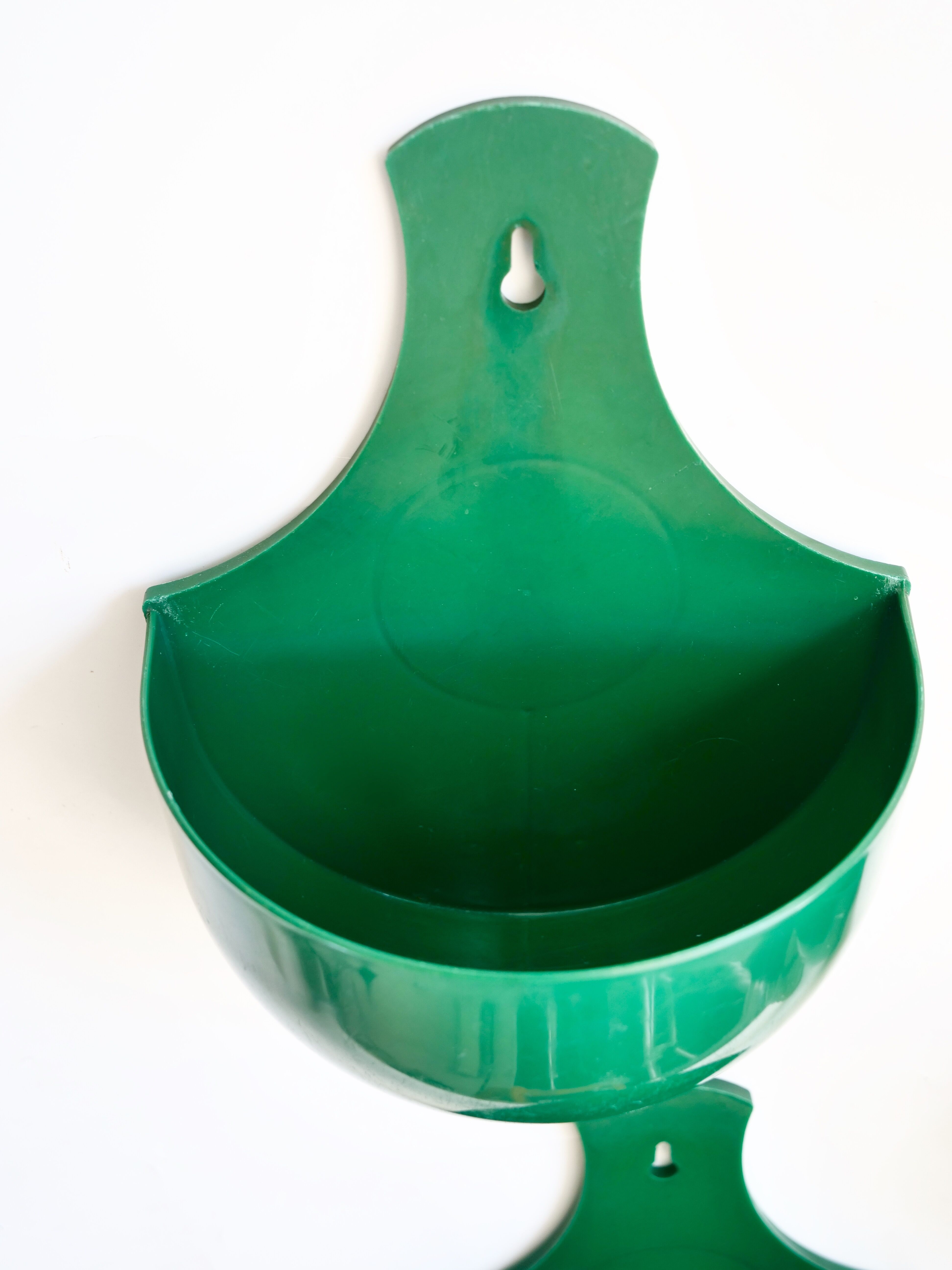 Set of 4 wall planter in green half-sphere