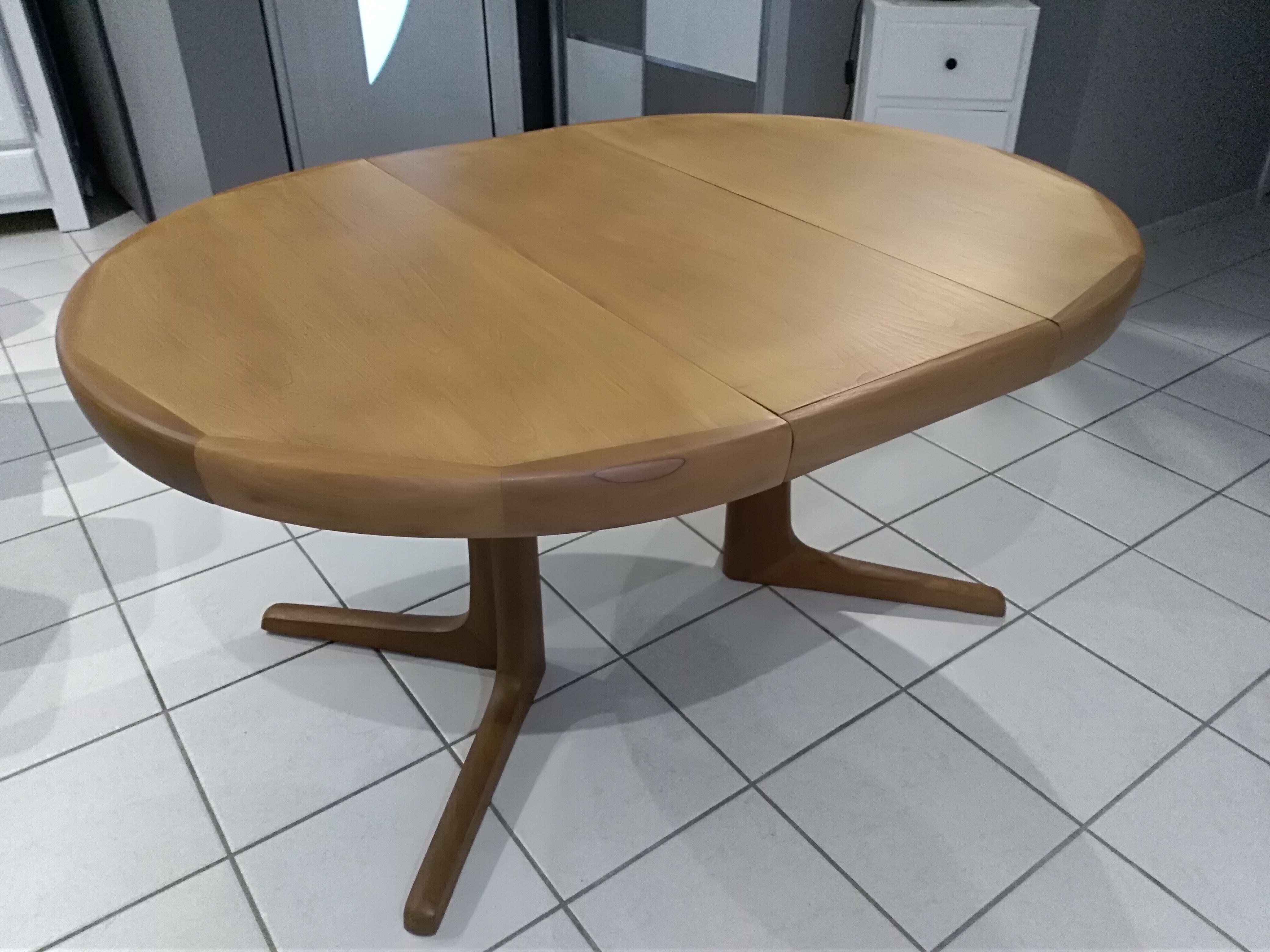 Baumann Extendable Round Table 1970s.