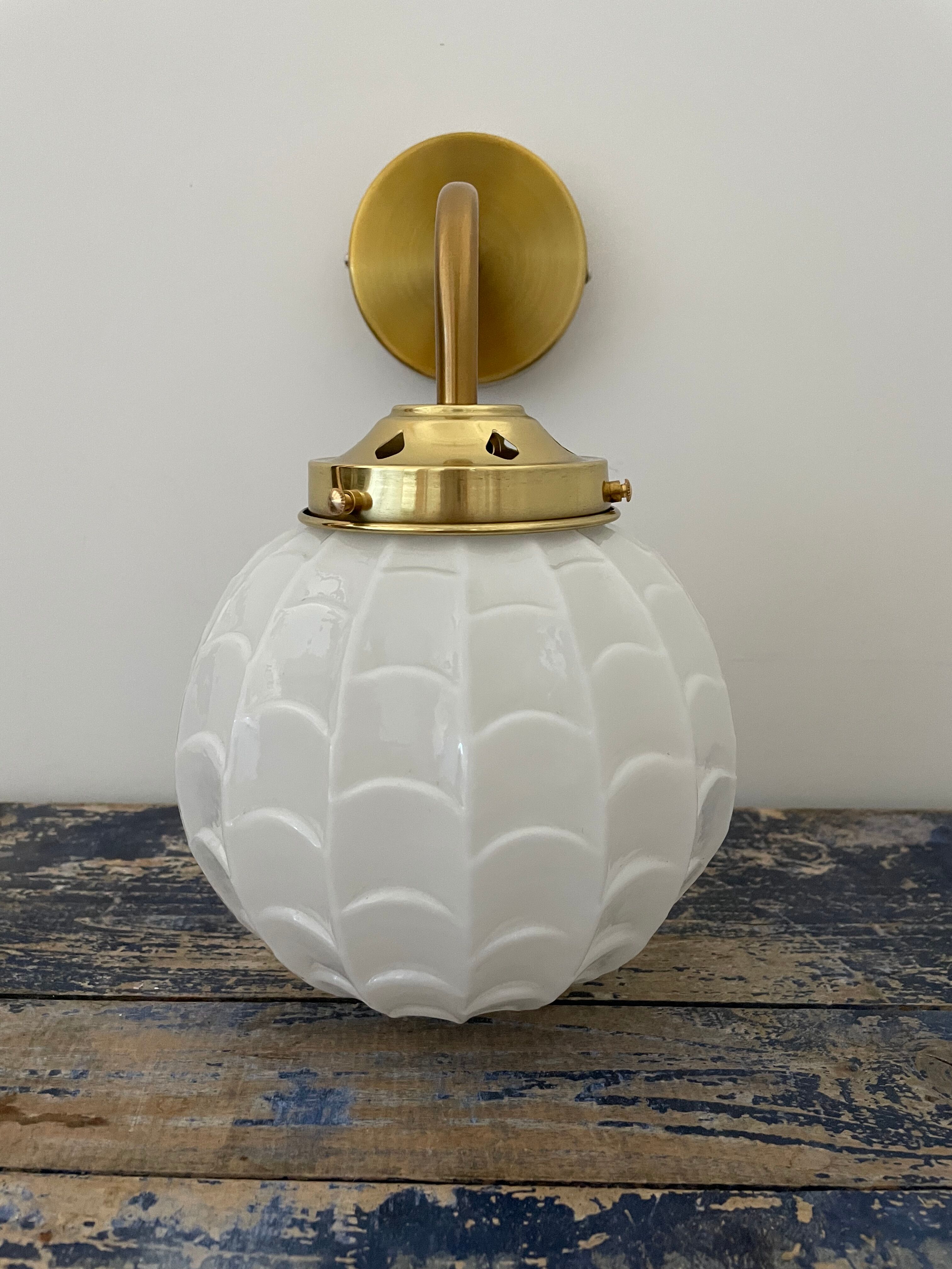 Art deco wall lamp
