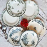 Assiettes creuses anciennes dépareillées en faïence terre de fer accompagnées d'une soupière