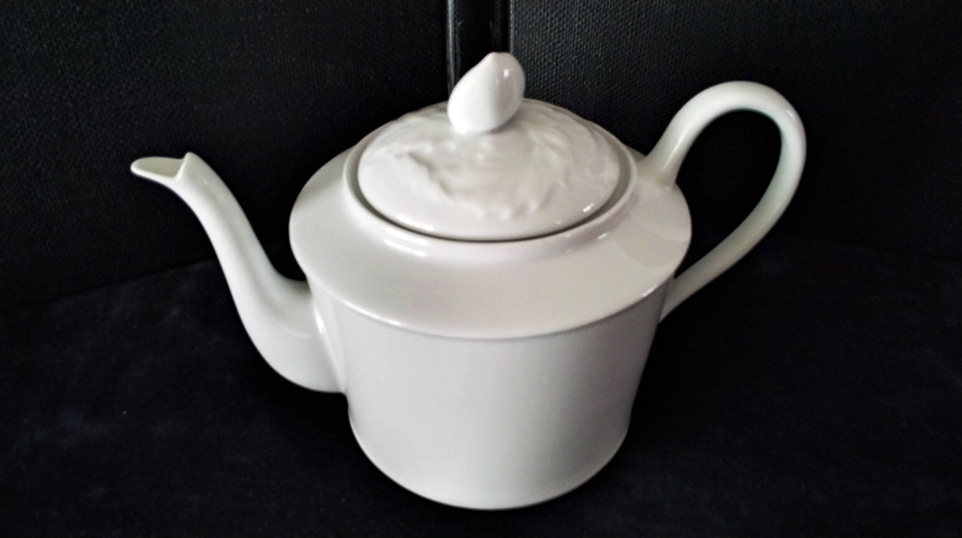 White porcelain teapot from Limoges 1 L