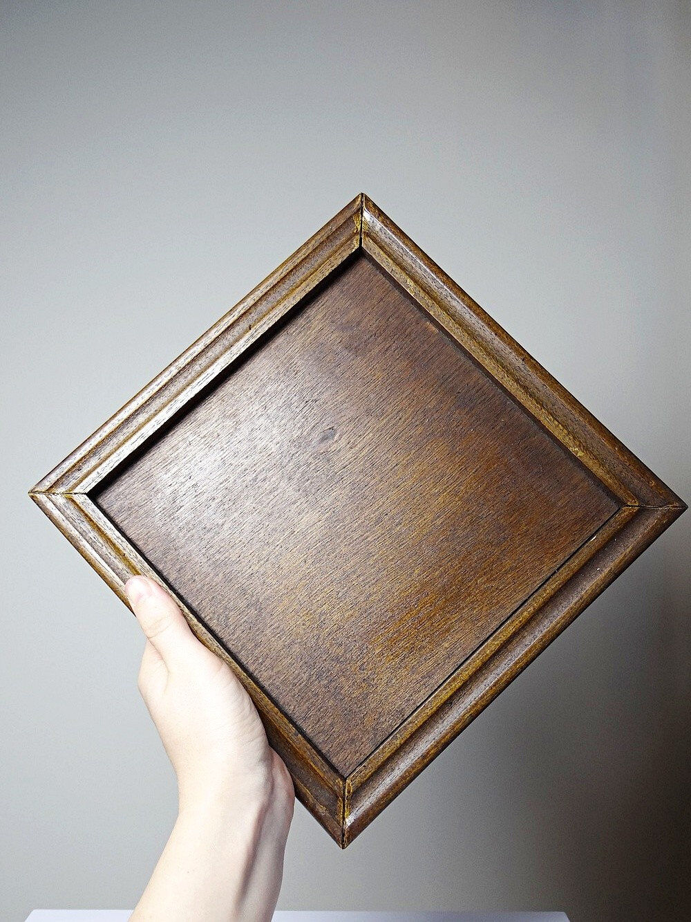Vintage trivet in glazed ceramic and wood, circa 1960-1970.